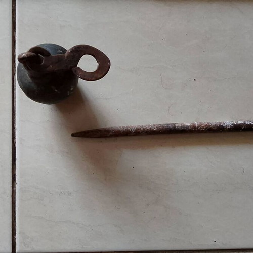 Wrought iron braces and balance used, set of 4 antique items 1750-1850