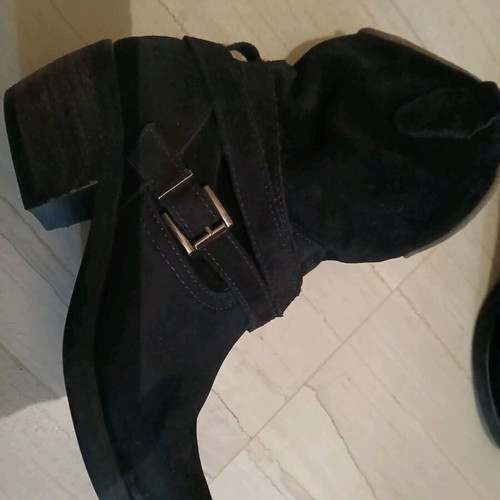 Leather suede e(x)it Italian ankle boots like new, black
