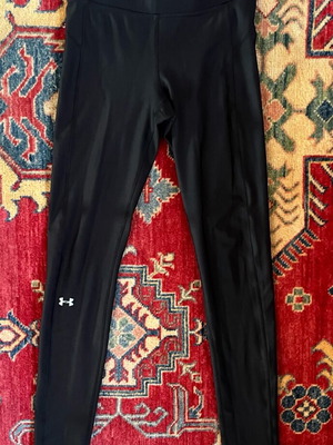 Under Armour women's leggings like new, size S/M, black