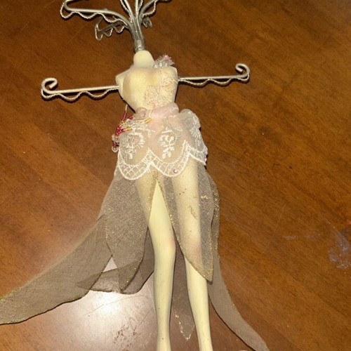 Jewelry doll used beige jewelry holder