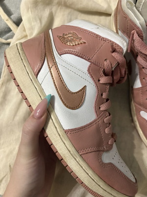 Air Jordan 1 Mid SE women's boots like new, pink, size 40