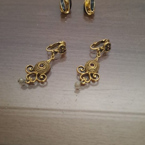 Faux bijoux gold-plated earrings, two pairs like new
