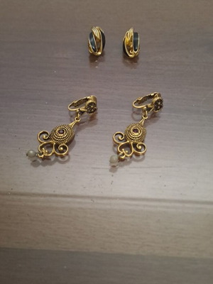 Faux bijoux gold-plated earrings, two pairs like new