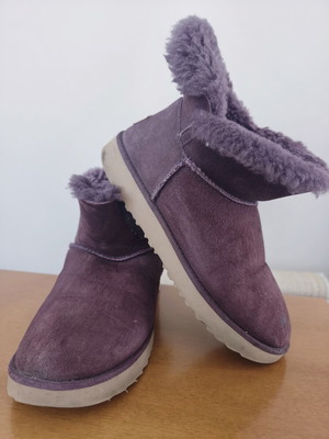 Ugg Australia μποτάκια μεταχειρισμένα, μοβ δαμασκηνί με γούνα, νούμερο 40