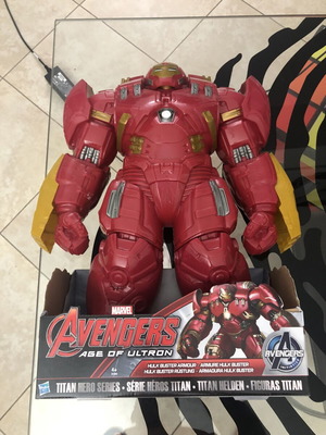 Hulkbuster 18” φιγούρα με Iron Man 12” συμπεριλαμβάνεται καινούργια