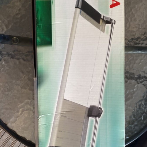 Sigma paper cutter like new with sliding blade