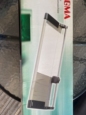 Sigma paper cutter like new with sliding blade