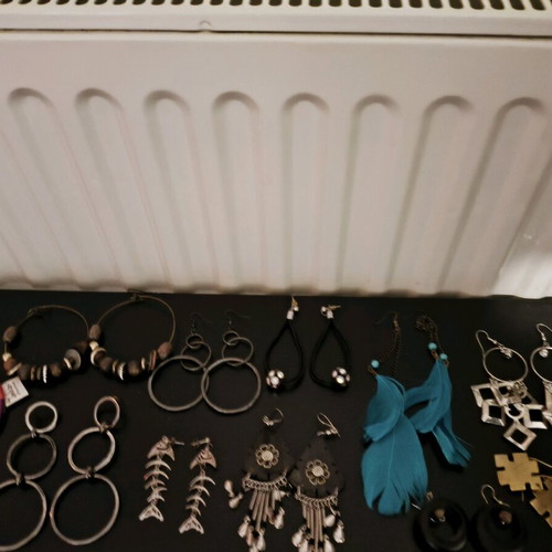 Earrings like new, pack of 15 pairs assorted