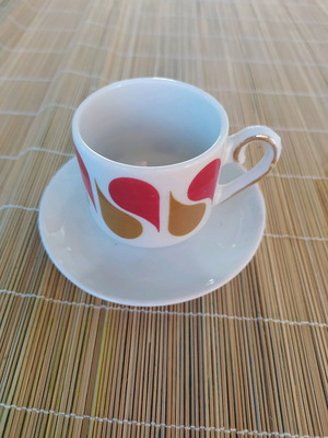Coffee cup set with saucer