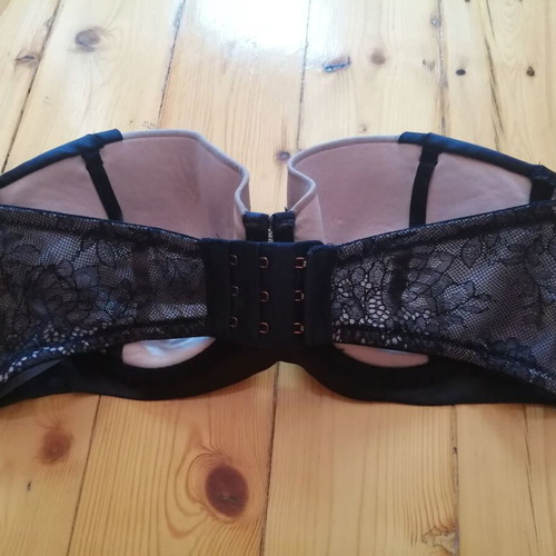 Hunkemöller NOIR balconette lace bra with satin and black stones, 70D