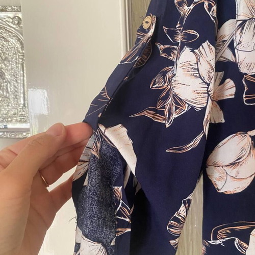 Vertice floral blouse M like new, navy blue viscose