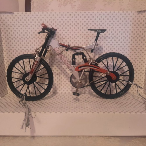 Metal Mountain Bike Miniature like new, scale 1/6-1/10