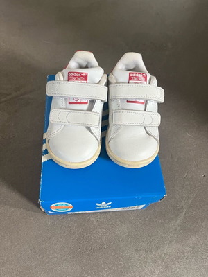 Stan Smith kids sneakers size 20 like new