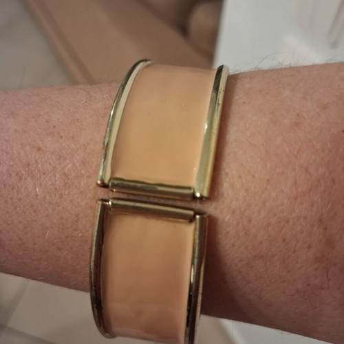 Bracelet used in gold and beige-orange color