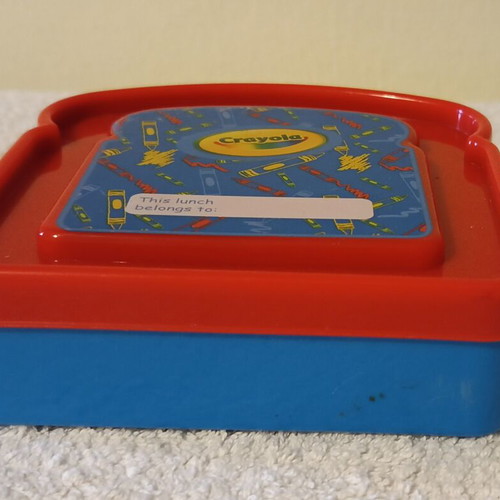 Crayola Kids' Sandwich Container new, 12x12.5x4 cm