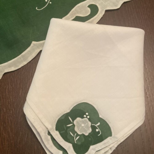 Silk Tablecloth emerald green 1.75x1.30 m set with 6 napkins like new
