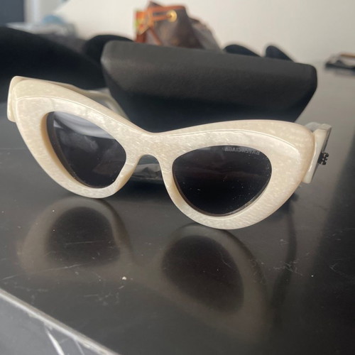 Balenciaga sunglasses new, acetate frame, white cream color
