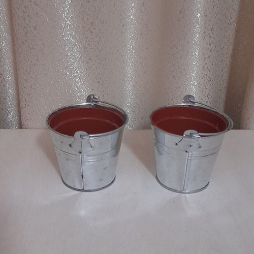 Set of 2 used metal flowerpots with removable plastic liners
