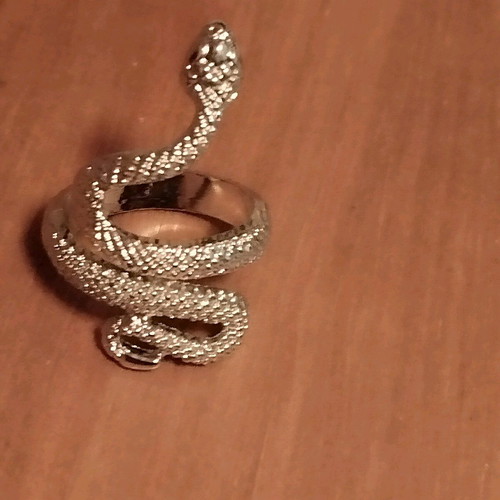 Snake ring up to 17mm in like new condition, silver