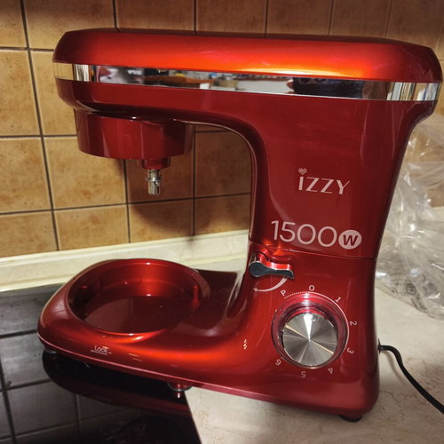 Izzy 1500W kitchen machine with 3 attachments