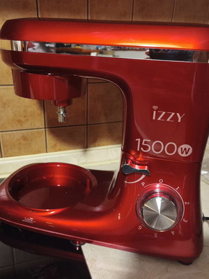 Izzy 1500W kitchen machine with 3 attachments