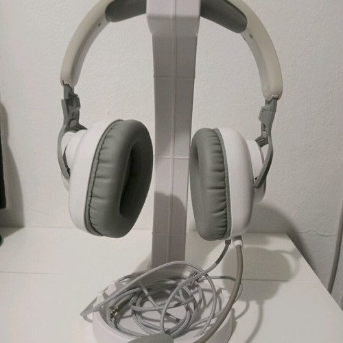 Headphones with support stand