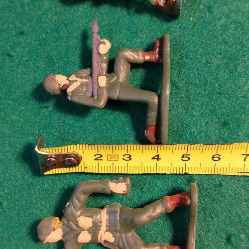 Diorama with over 25 painted soldiers used
