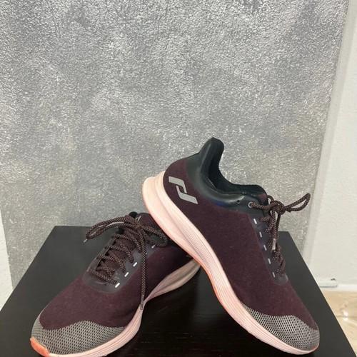 Pro Touch women's athletic shoes like new, size 38