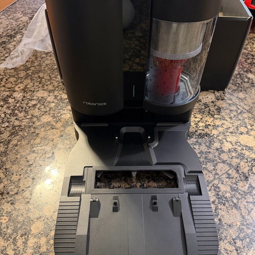 Roborock S7 with Auto Emptying Dock like new and extra consumables