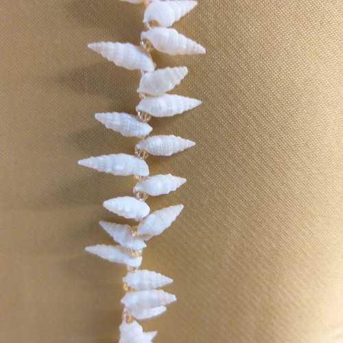 Necklace with white shells, vintage
