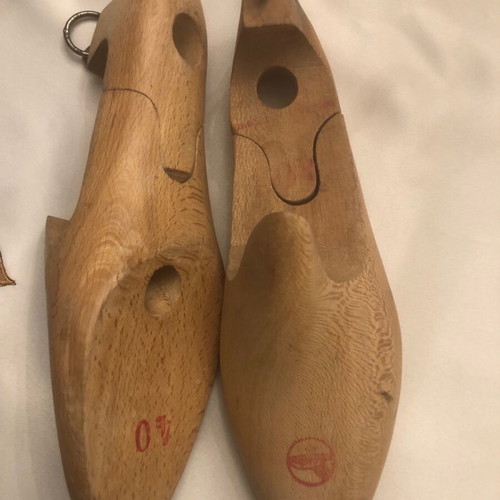 Wooden shoe lasts used, 3 pairs size 39 and 6 pairs size 40