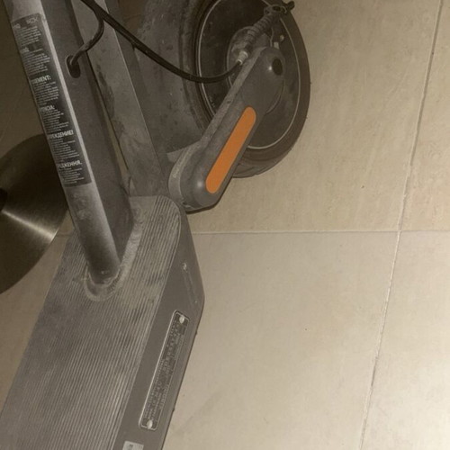 Xiaomi Ultra 4 Electric Scooter like new with suspension and puncture-proof tires