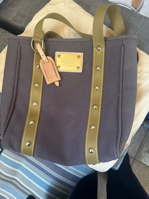 Louis Vuitton shoulder bag like new, brown, A4 size