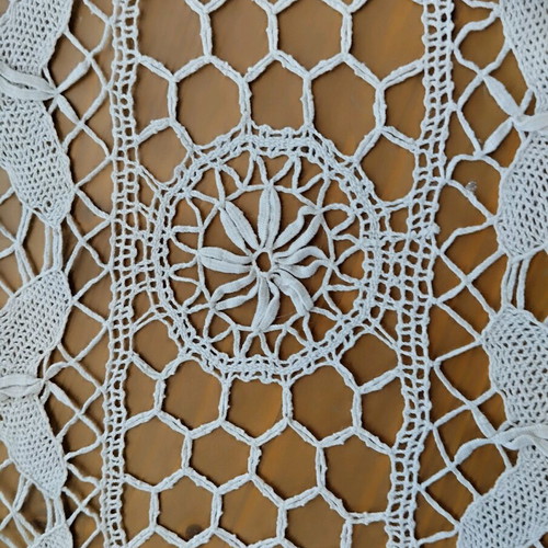 Vintage table runner with bobbin lace in light gray, like new, 80x33 cm
