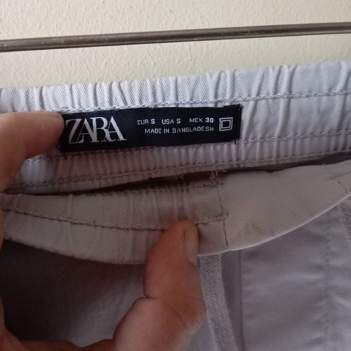 Ανδρικό λευκό παντελόνι κάπρι Zara με κορδόνια και λάστιχο, μέγεθος S