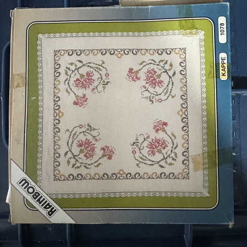 Karre embroidery set
