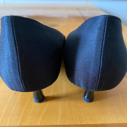 Satin black Kalogirou pumps like new, size 38.5