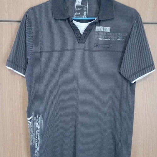 Short-sleeve grey T-shirt with collar, size S, used