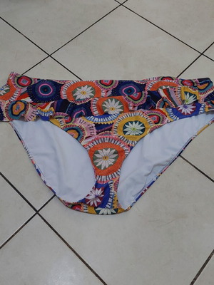 Women's floral bikini bottom Never Fully Dressed size 54 like new, multicolor