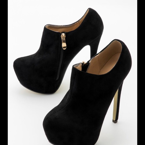 Black high heel ankle boots with 15cm stiletto heel like new, size 38