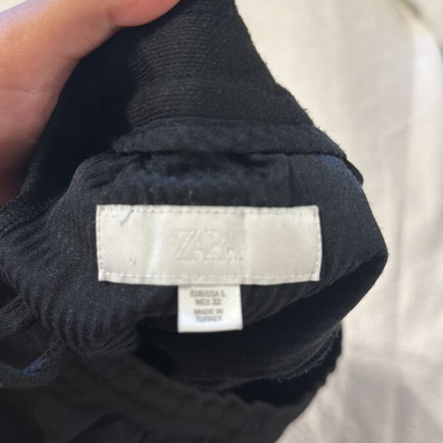 Zara shorts black size L like new