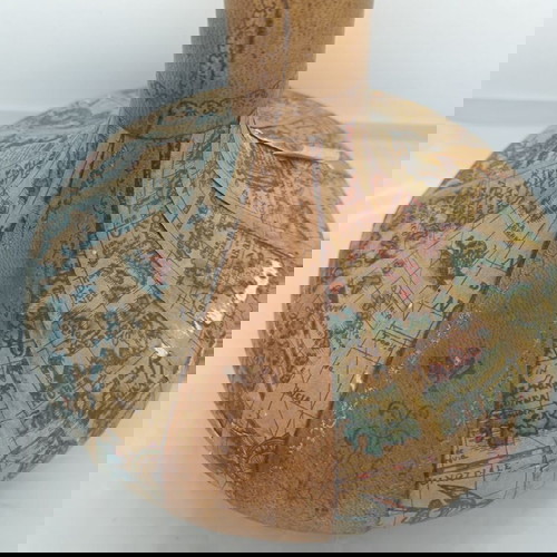 Бутилка ваза от Италия използвана, хартия и кожа