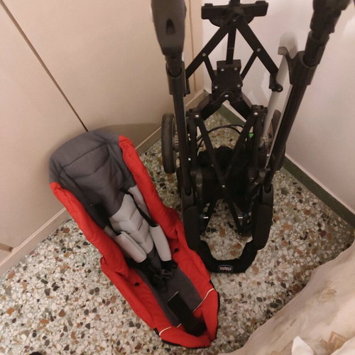 Καρότσι Chico αναδιπλούμενο μεταχειρισμένο με αποσπώμενο καρεκλάκι