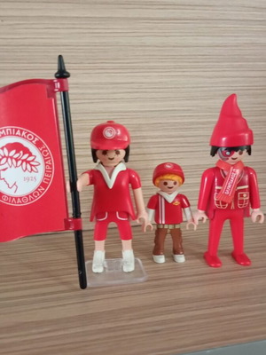 Playmobil Olympiacos Fans Figures like new with flag