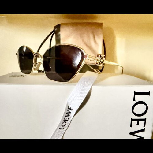 Loewe Anagram LW40115U sunglasses, gold metal frame, cat-eye hexagonal
