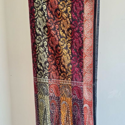 Pashmina 100% cashmere like new with traditional lachouri pattern