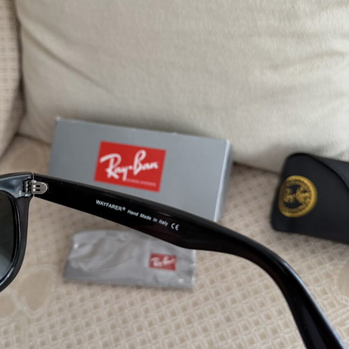 Ray-Ban Wayfarer sunglasses, black