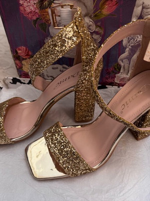 Danic No 37 heels used, gold color in very good condition