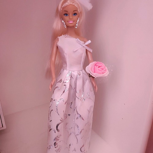 Bride doll like new