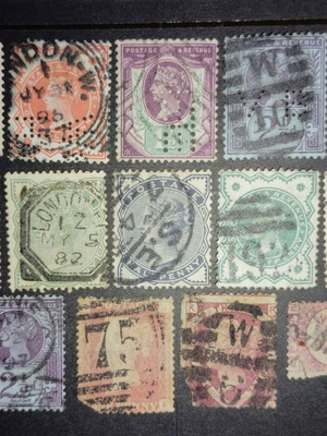 Collection of 14 Victorian British stamps (1870-1897)